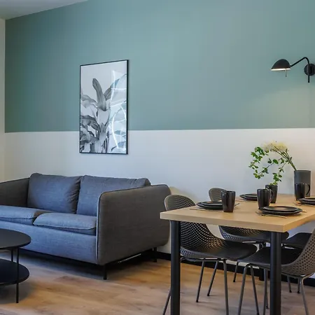 Готель River *